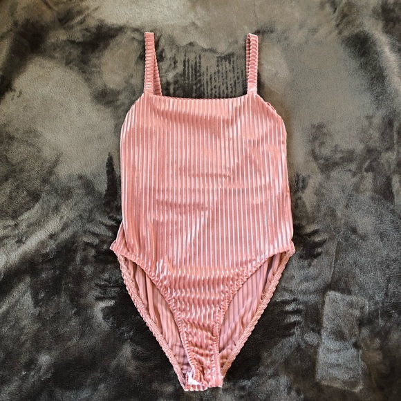 NWOT trendy bodysuit - Picture 5 of 6